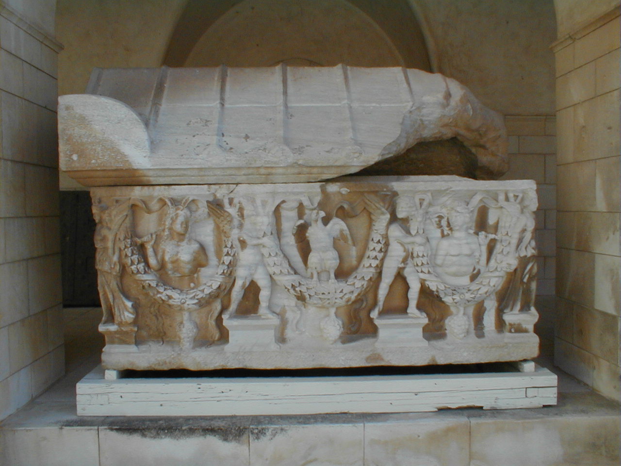Sarcophagus - Roman Period 4.JPG