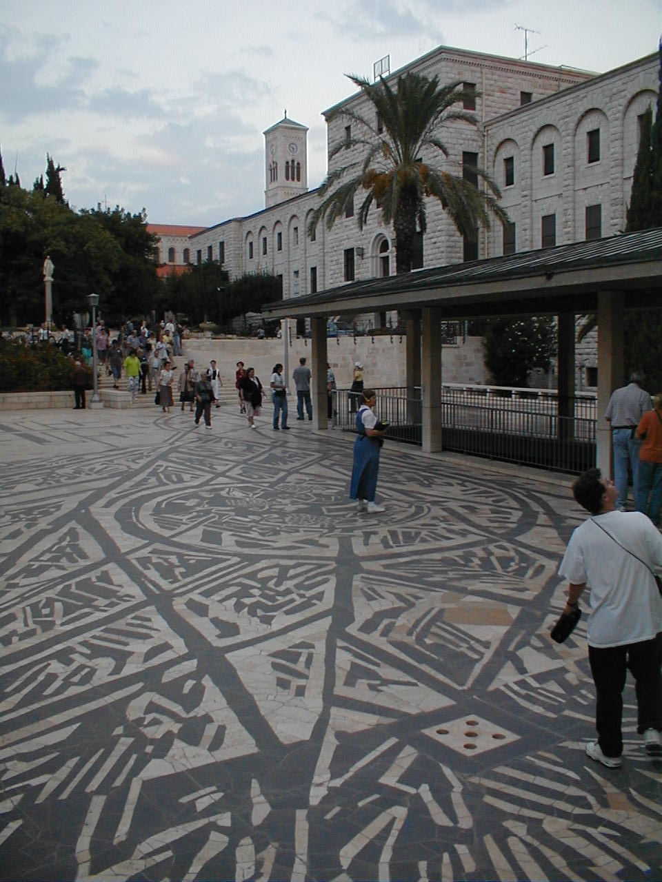 C o Annunciation courtyard.JPG