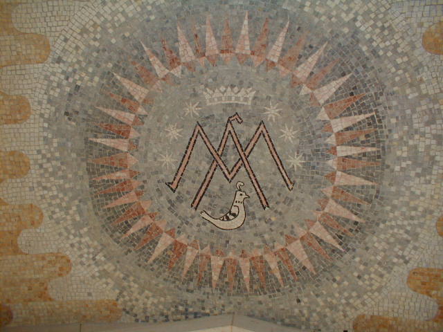 C o Annunciation outdoor ceiling mosaic.JPG