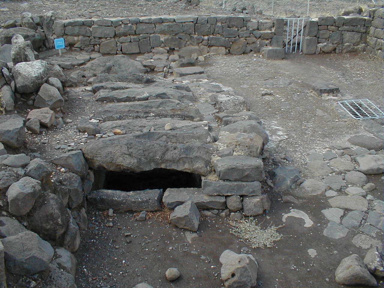 Chorazin mikveh.JPG