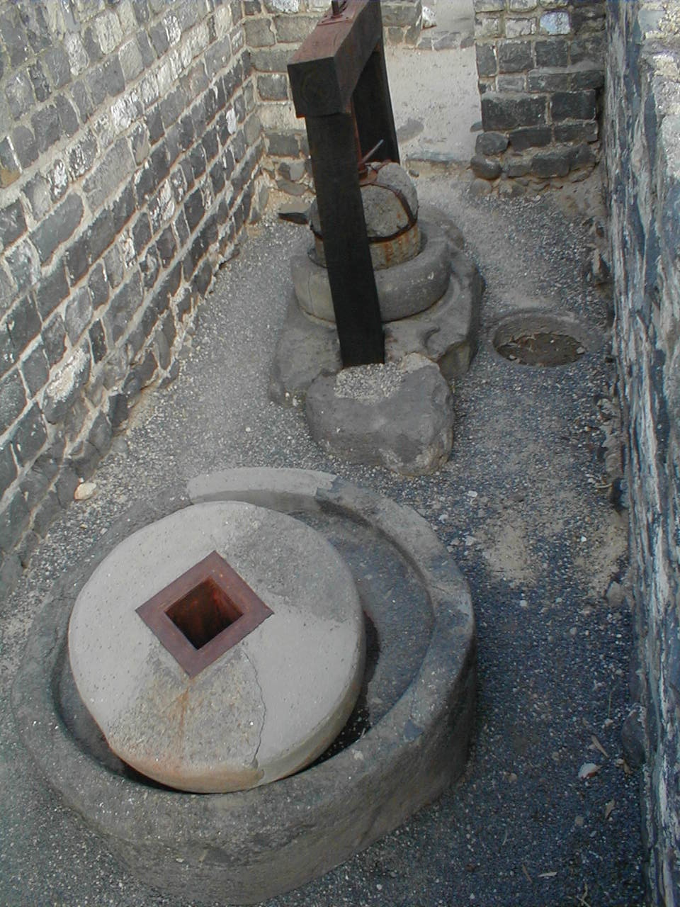 Kursi Olive Press.JPG