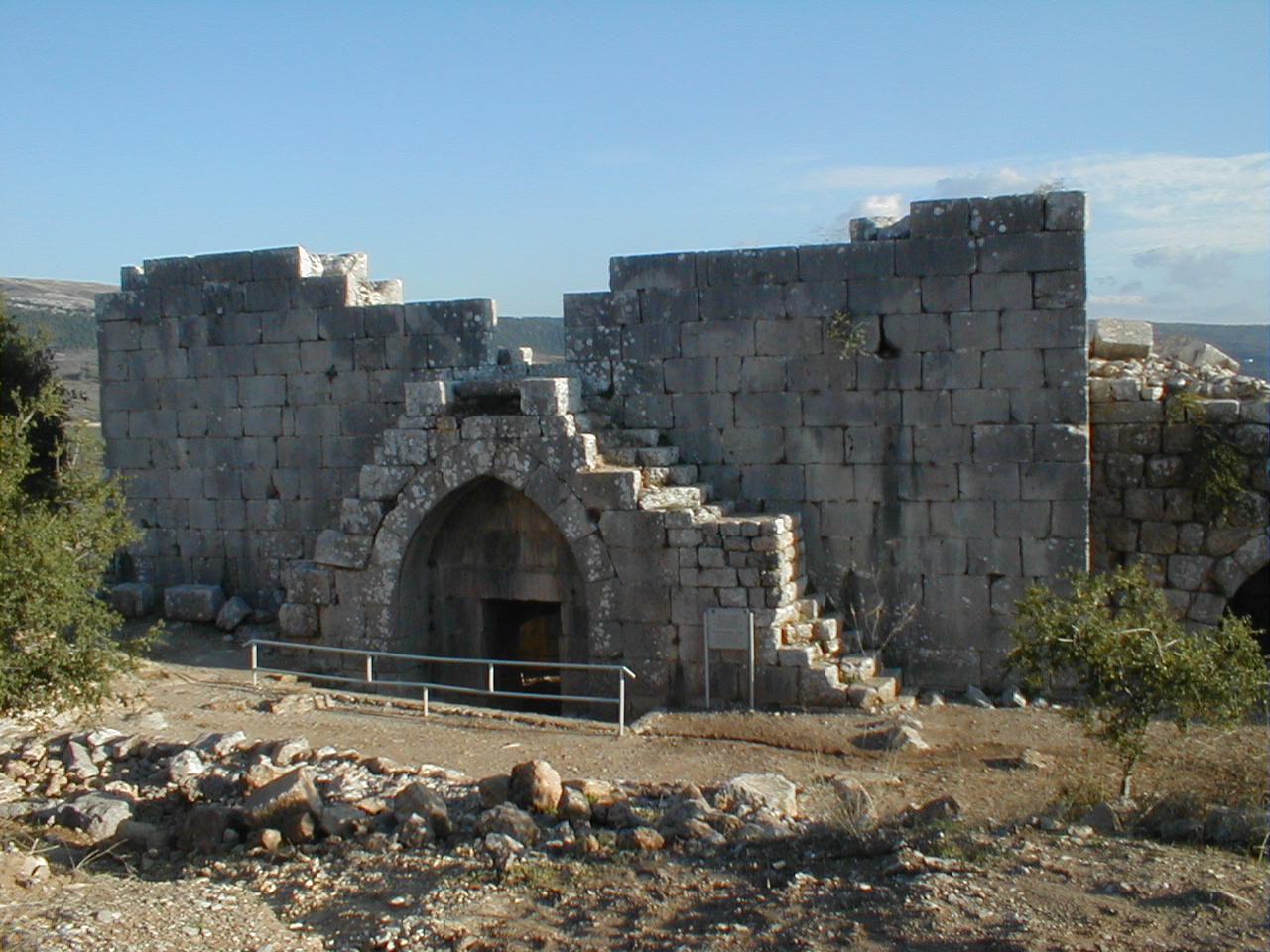Nimrod Castle octogon tower outside.JPG