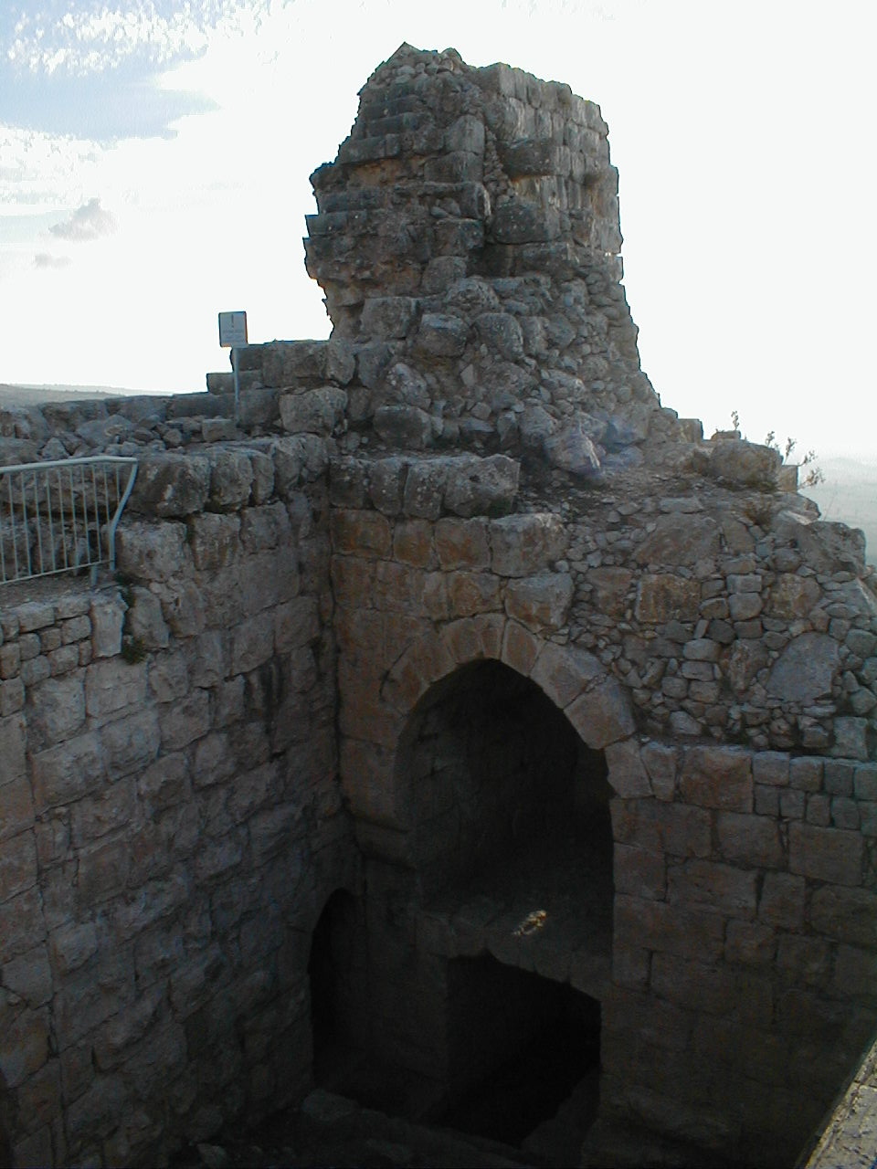 Nimrod Castle tower.JPG