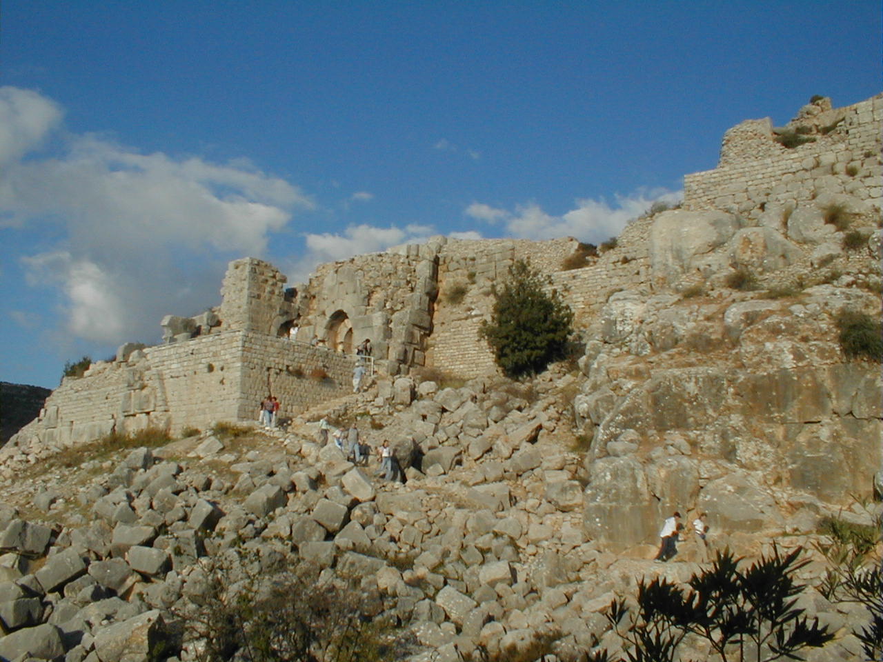 Nimrod Castle wall.JPG