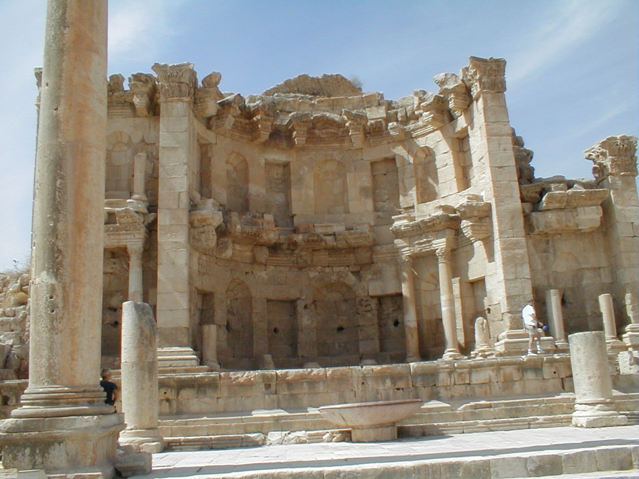 Jerash - Public bath on Cardo.JPG